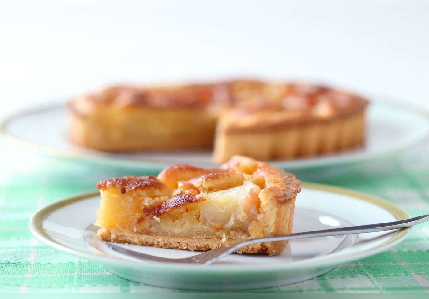 Cyril Lignac Devoile Sa Recette Ultra Gourmande De Tarte Feuilletee Amandine Aux Pommes