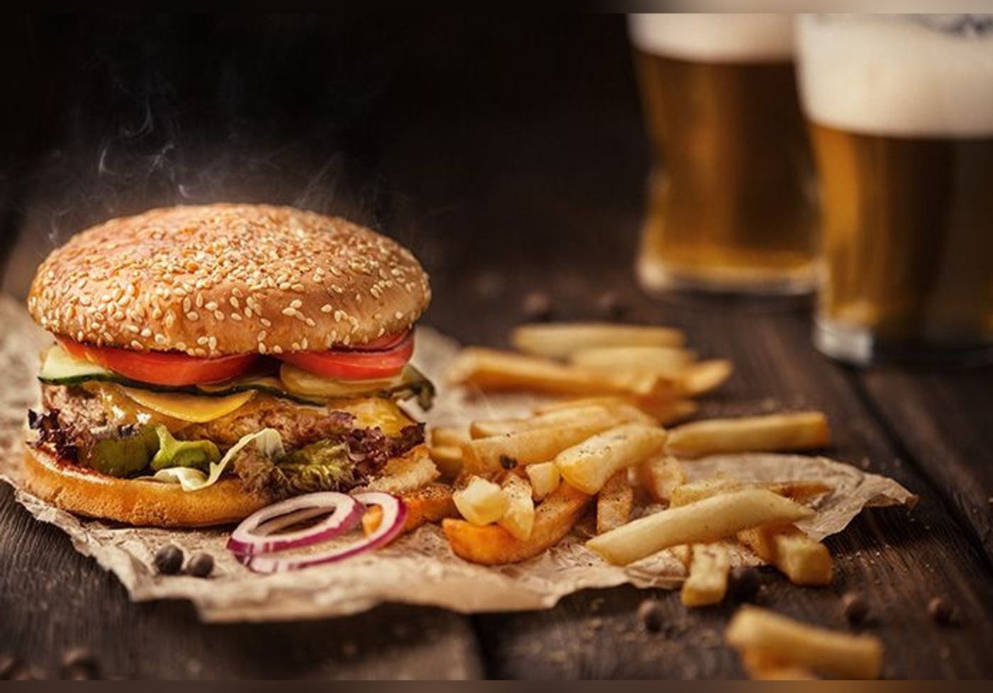 Ketchup, fromage, bière, pizzas, burgers... Et s'ils n'étaient pas si mauvais que ça pour la santé ?
