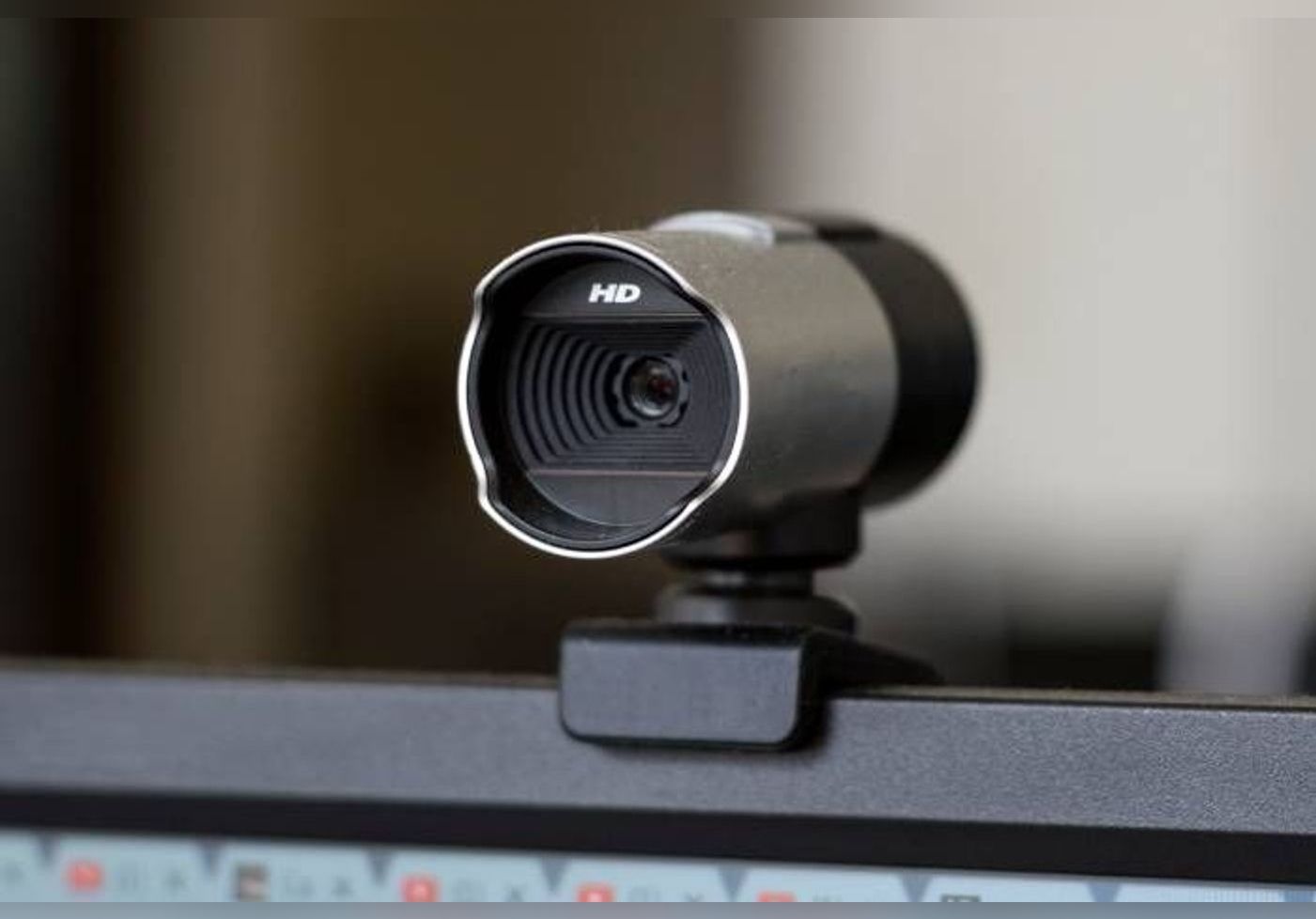 Webcam, suivi de mail, enregistrement de frappes… 63% des entreprises utilisent des outils pour surveiller leurs employés en télétravail