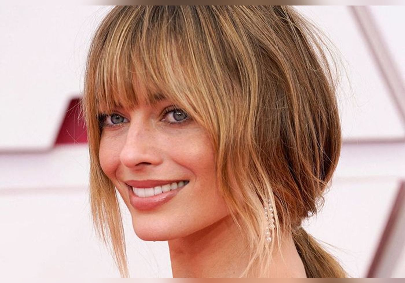 Voici la « bottleneck bangs », la nouvelle tendance coiffure à adopter
