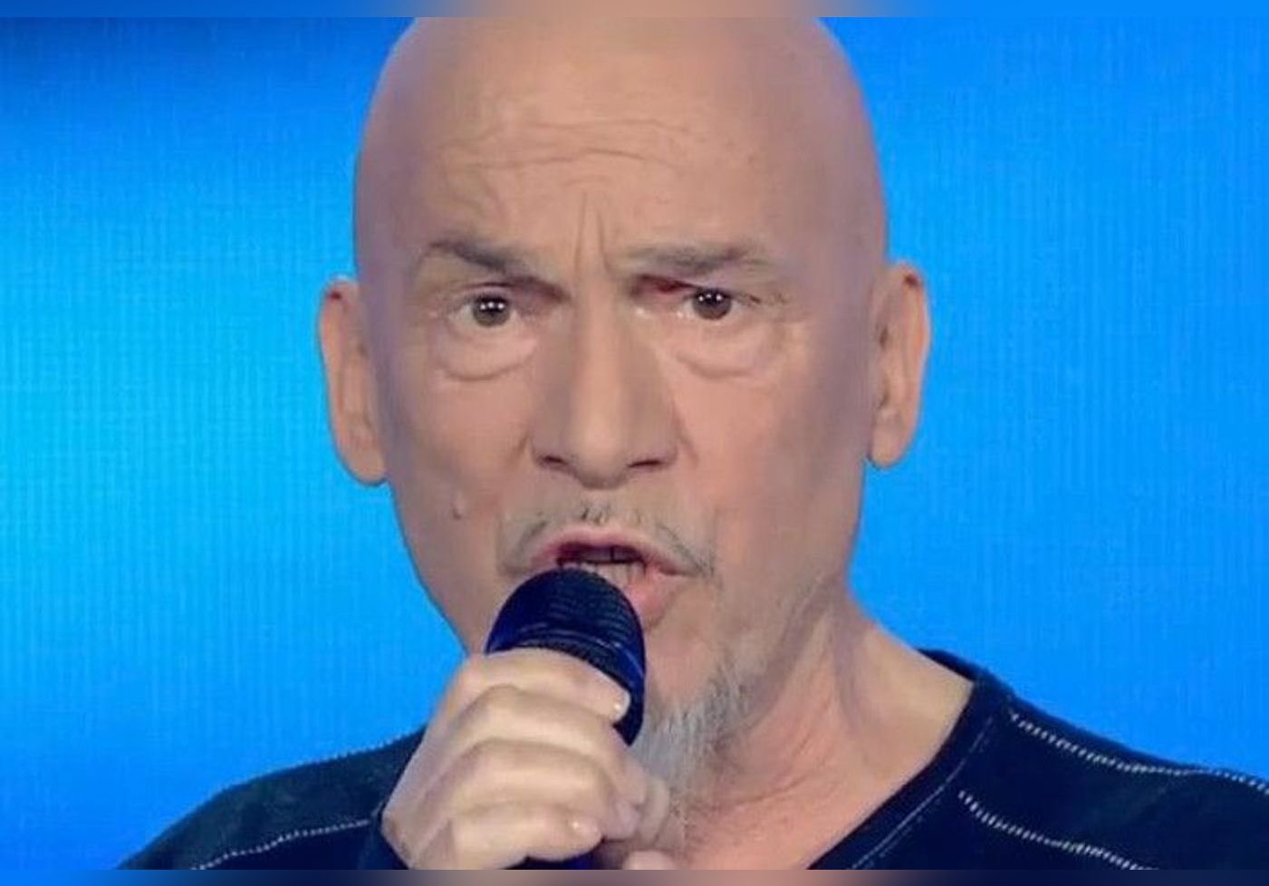Florent Bagni, with a shaven head, surprises viewers at the “United for Ukraine” concert