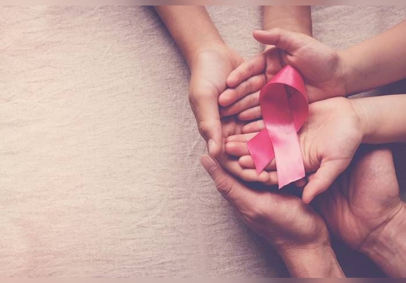 Cancer du sein : une patiente en phase terminale guérie grâce à un essai clinique mené au Royaume-Uni