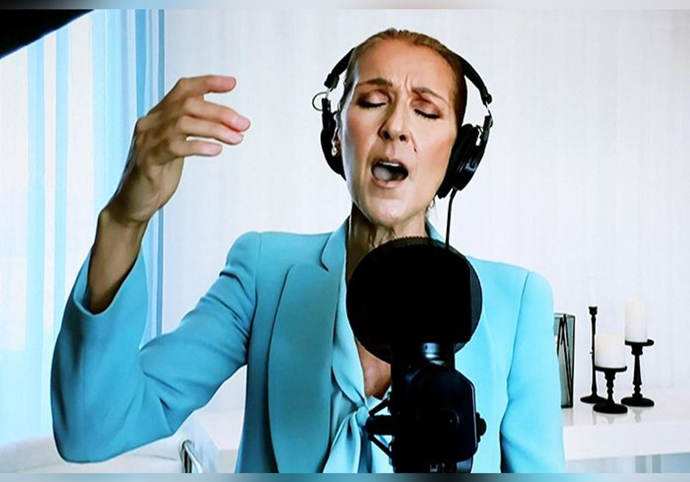 Céline Dion est de retour en studio… Elle participe à un album nostalgique alors que sa maladie l’a obligée à repousser sa tournée