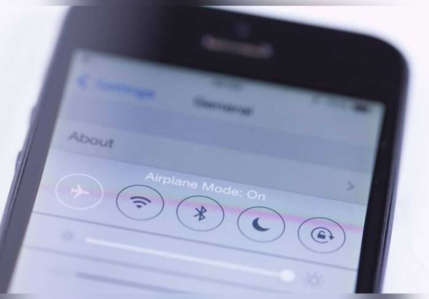 Découvrez pourquoi il est important de mettre son téléphone en mode avion durant un vol