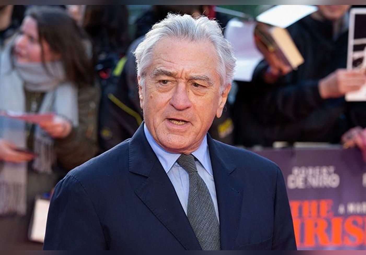 robert-de-niro-79-caught-in-his-bathrobe-in-new-york-by-the-police