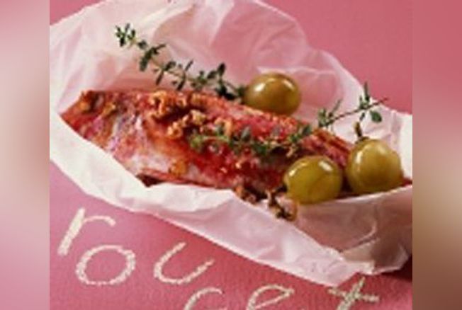 Rougets en papillote au thym et au raisin