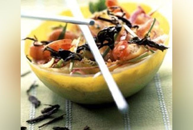 Salade de feuilles de thé aux mangues et crevettes