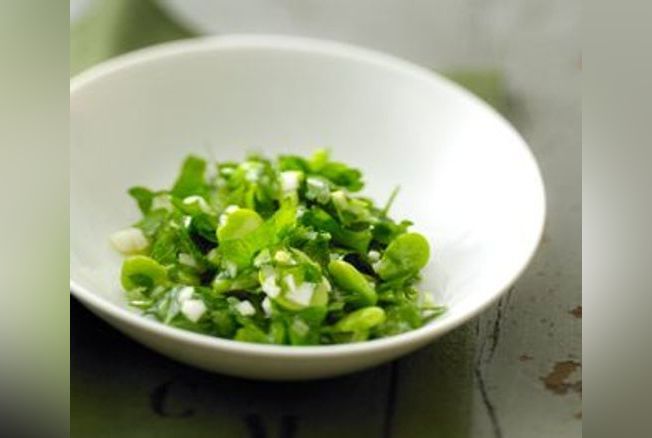 Salade aux fèves fraîches, herbes et feta - Régal