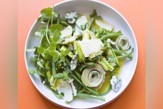 Salade toute verte, haricots, artichauts et courgettes