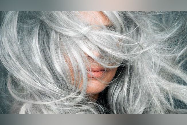 Assumer ses cheveux gris, mode d’emploi : les conseils d’une pro
