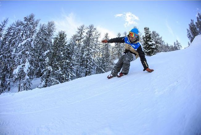 Snooc, ski-hok... Les sports d'hiver se réinventent