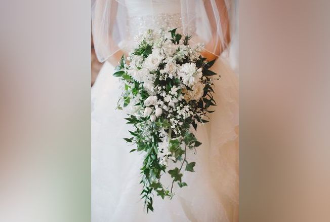 Champêtre, rouge et blanc, avec des pivoines : 50 idées de bouquets de  mariée