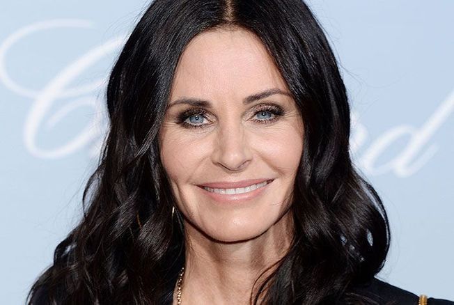 Courteney Cox Change De Coupe De Cheveux Elle Est