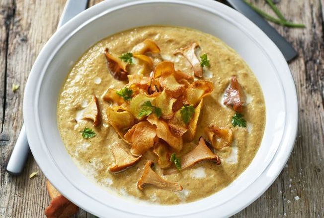 Velout de girolles aux chips de panais