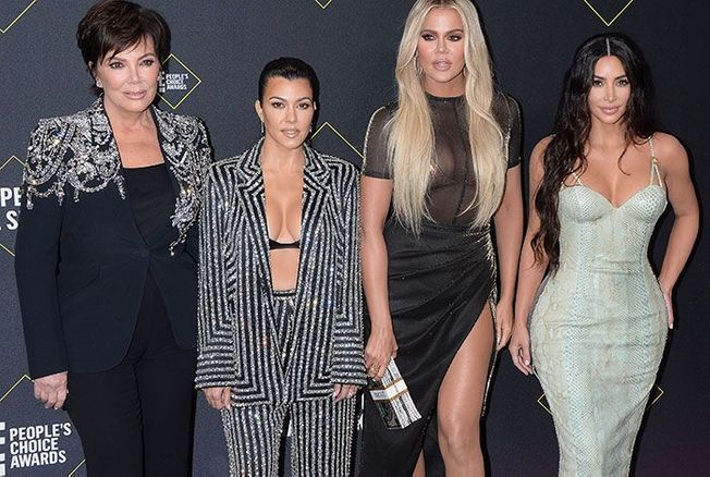Kim Kardashian et ses sœurs font une bataille de nourriture, la Toile est scandalisée