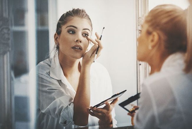 Coronavirus : mascara, fond de teint…Le COVID-19 peut-il survivre sur nos produits de beauté ?