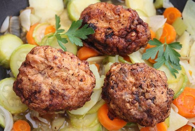 Cyril Lignac dévoile sa recette des boulettes, quinoa et pickles de carottes, un plat ultra vitaminé