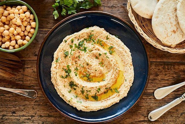 Cyril Lignac Devoile Sa Recette Du Houmous Et Pimpe Nos Aperitifs