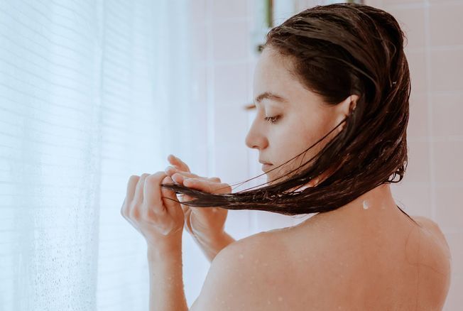 Se laver les cheveux tous les jours, bonne ou mauvaise idée ?