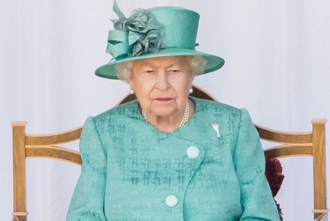 La reine Elizabeth II en deuil juste avant Noël