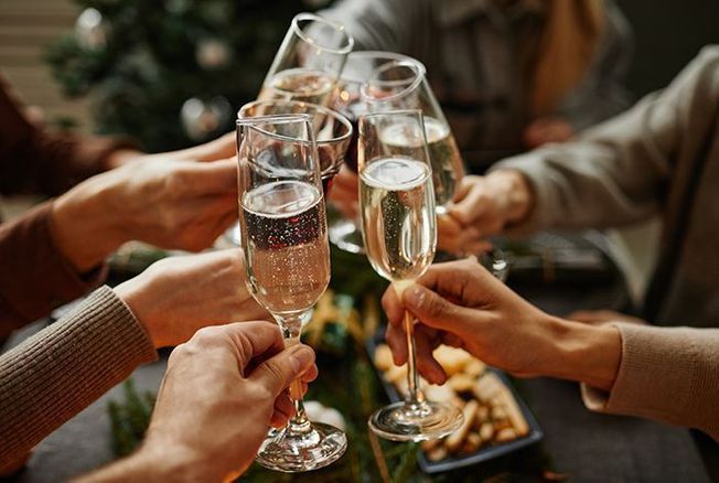 Vrai ou faux : les idées reçues sur le champagne et comment bien le consommer