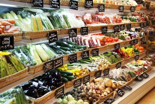 Pommes, salades, fraises… Voici les fruits et légumes à absolument acheter bio car ils sont bourrés de pesticides