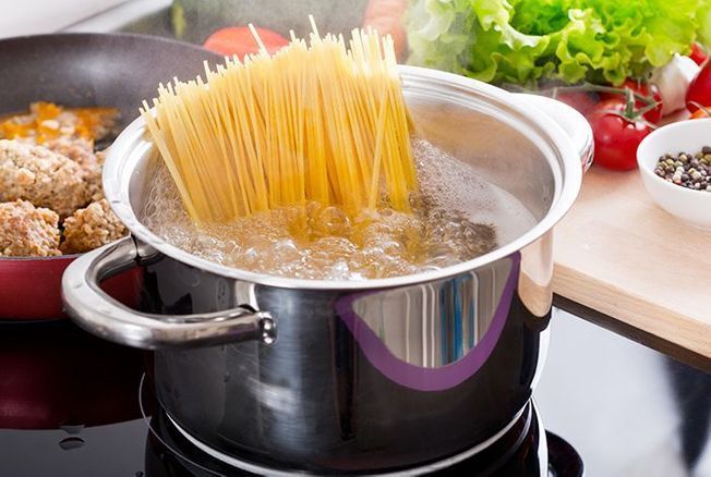 Pâtes : cette astuce est imparable pour empêcher l'eau de déborder de la  casserole