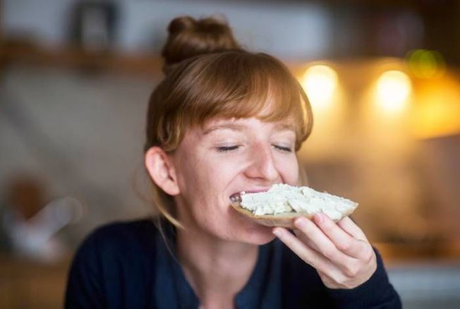 Voici Pourquoi Vous Devriez éviter De Manger Du Fromage Le Soir 