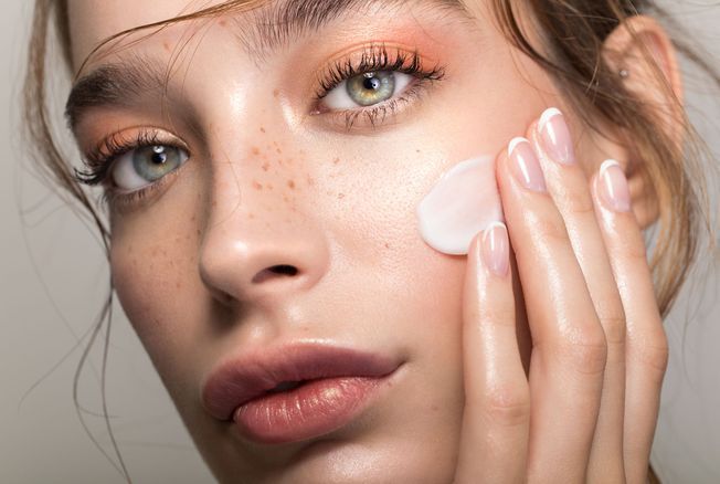 Cette crème visage pour peau sèche est la meilleure du moment, selon les dermatologues. Elle s'utilise aussi sur le corps !