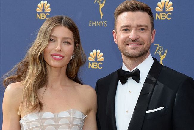 Photo : Jessica Biel et son mari Justin Timberlake lors du défilé de mode  Homme printemps-été 2023 Louis Vuitton dans la cour Carrée du Louvre à  Paris, France, le 23 juin 2022. ©