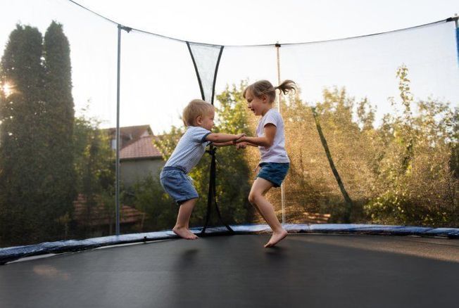Pourquoi avoir un trampoline dans son jardin est une bonne idée ?