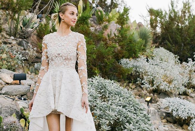 La mini-robe de mariée est la tendance du moment… Une robe courte qui dévoile les jambes et détrône la longue traîne