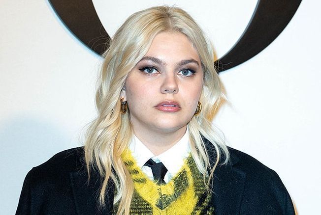 Faits divers : la chanteuse Louane soupçonne d'avoir été droguée au GHB  dans un bar