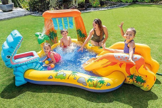 Cette piscine avec toboggan rendra heureux vos enfants