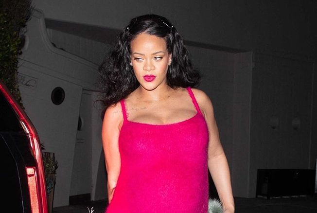 Rihanna maman : elle embarque avec son fils dans un avion et elle est prise en photo… Apparition surprise depuis son accouchement