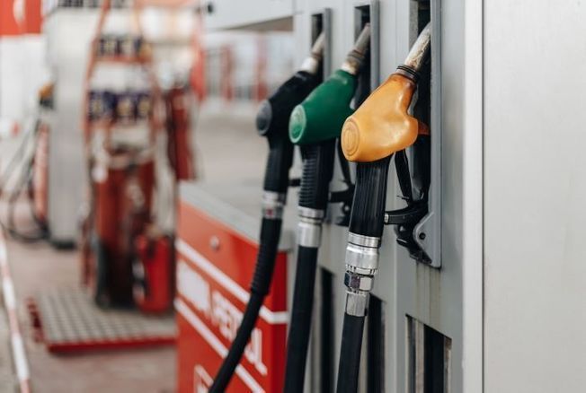 Pénurie d'essence : les intoxications par siphonnage de carburant en  augmentation