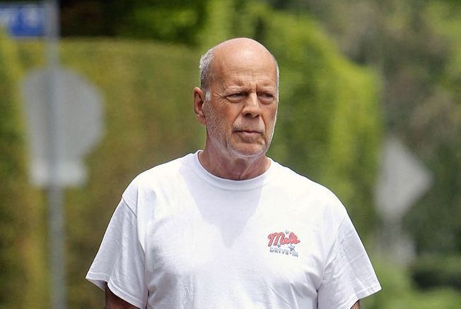 Bruce Willis malade : son état de santé se détériore… Inquiète, sa famille « prie pour un miracle de Noël »