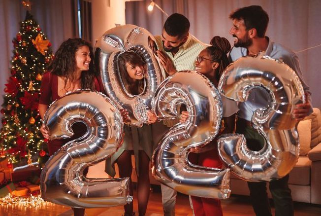 27 idées folles à tester absolument à une soirée  Idée jeux anniversaire,  Jeux de fête de noël, Jeux de party
