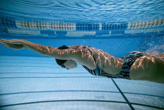 5 raisons pour lesquelles la natation devrait faire partie de votre routine sportive