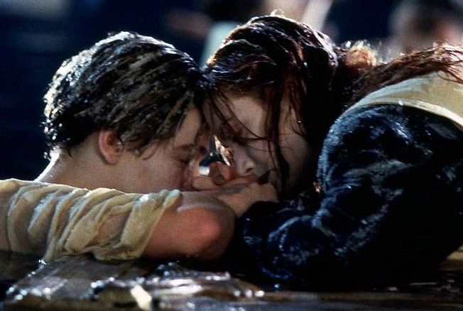 James Cameron refilme la scène finale de « Titanic » et prouve dans cette vidéo que Jack n'aurait pas survécu