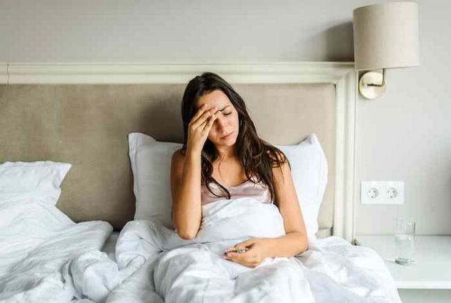 6 raisons qui expliquent pourquoi vous vous réveillez toujours avec des maux de tête
