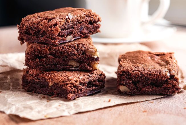 Julie Andrieu dévoile la recette de son brownie à faire en moins de 10 min, c’est « le meilleur et le plus simple des gâteaux au chocolat »