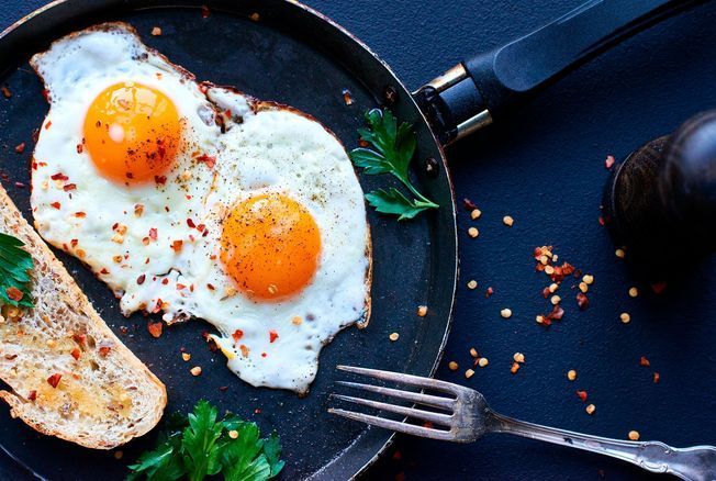 Les 4 secrets du grand chef triplement étoilé Bernard Loiseau pour réaliser de savoureux œufs au plat