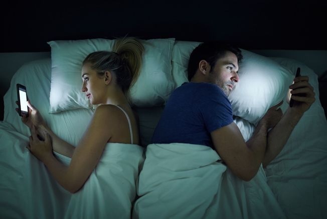Le fexting, ou le fait de se disputer par SMS, peut-il nuire au couple ?