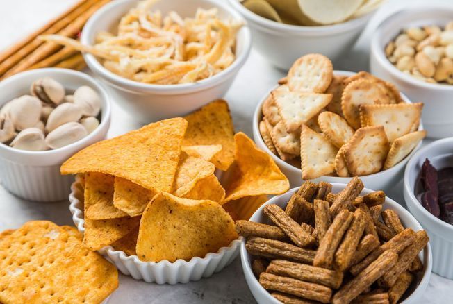 Chips, soufflés au fromage… Voici les meilleurs biscuits apéritifs au  supermarché, selon les experts de «