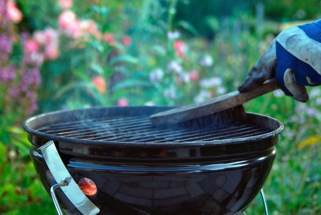 Comment nettoyer une grille de barbecue ? 6 astuces imparables