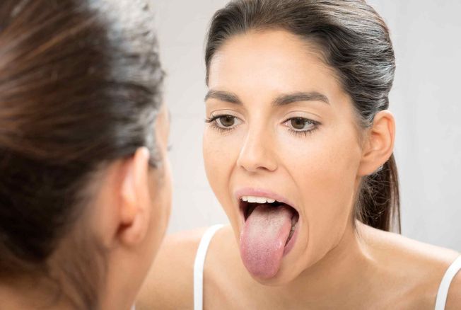 Aspect, couleur… que dit votre langue sur votre santé ? Une experte fait le  point