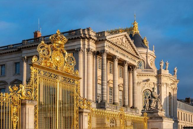 Privatisation du château de Versailles et de l’Opéra Garnier, Maroon 5… Les photos du mariage démentiel de ce couple d’Américains à Paris font le buzz