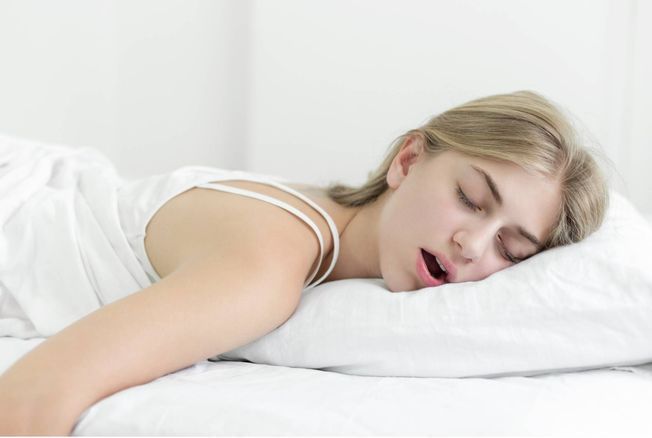 Cet oreiller anti-ronflement devrait apaiser les nuits de nombreux couples