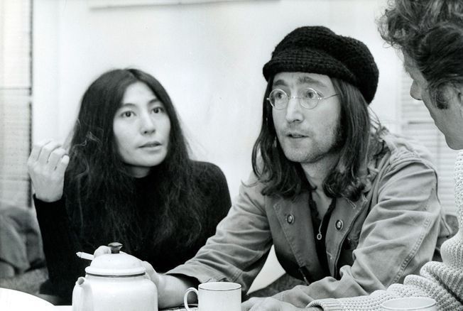 John Lennon : le nouveau clip du titre  Aisumasen  rassemble des images inédites prises par le chanteur en 1973